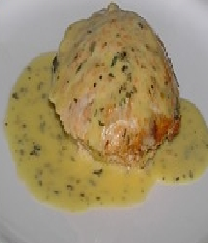 Ierse zalmmousse met aardappelkoekjes en Hollandaise saus